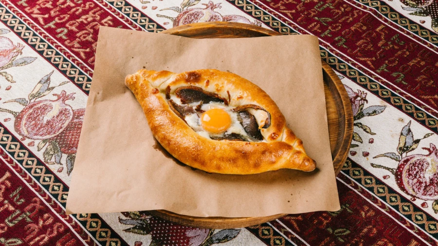 Хачапури по-Аджарски с бастурмой