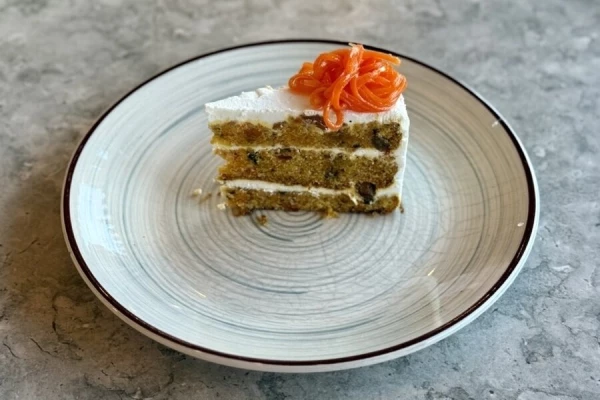 Морковный торт с грецким орехом и курагой