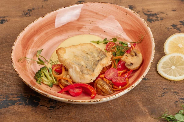 Судак с овощами терияки и лимонным соусом