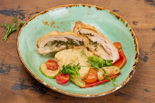 Рулет из куриной грудки по-итальянски 