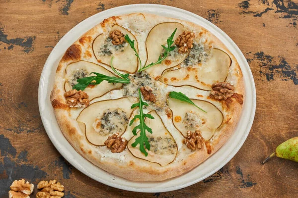 Пицца с дор блю, грушей, грецким орехом и медом большая