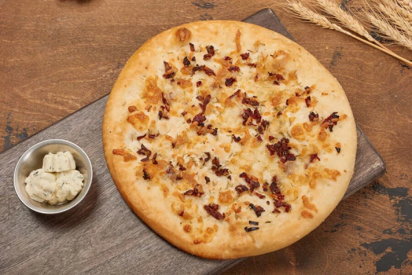 Фокачча с вяленными томатами и розмарином