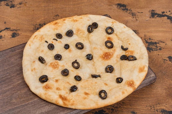 Фокачча с маслинами и пармезаном