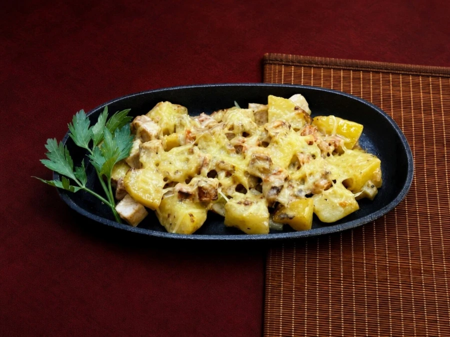 Горячая сковородка с курицей
