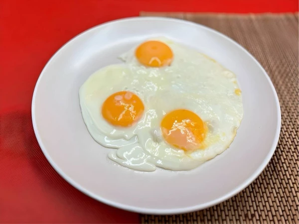 Яичница из трех яиц 