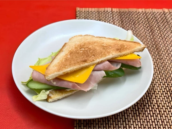 Сэндвич с ветчиной и сыром 