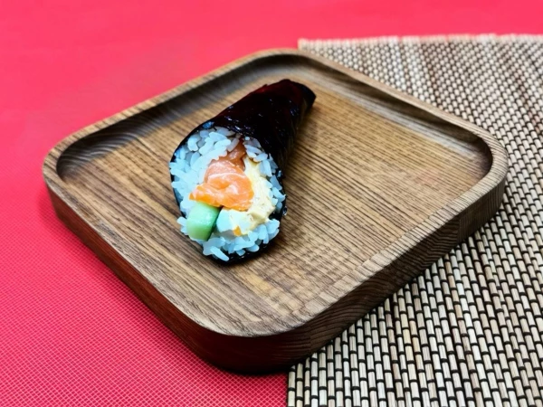 Ролл Темаки с лососем