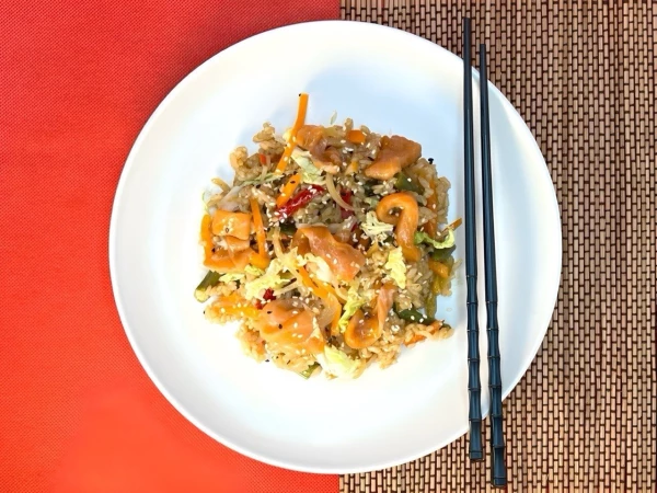 Тяхан с лососем 