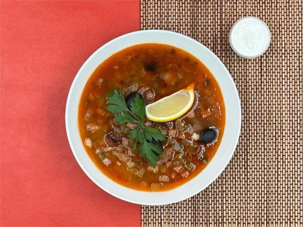 Суп Солянка мясная 