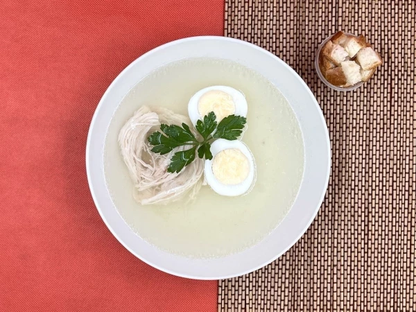 Бульон куриный с яйцом 