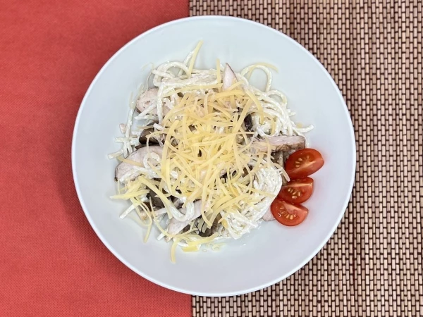 Паста с куриным филе и грибами 