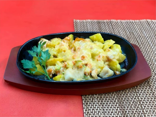 Горячая сковородка с сёмгой и треской