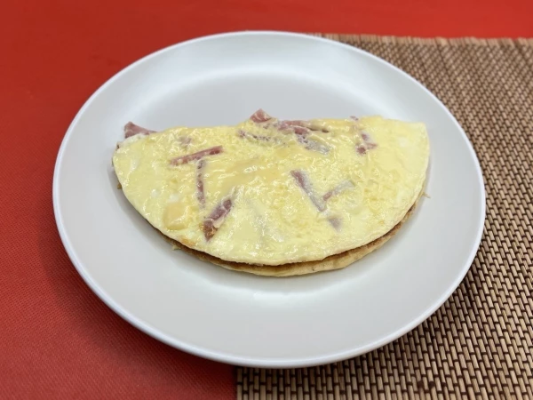 Омлет из 3х яиц с ветчиной и сыром