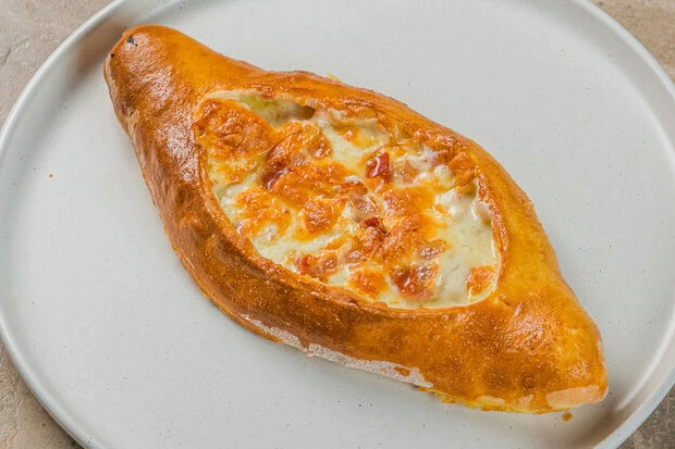 Хачапури по-Аджарски с беконом Мини