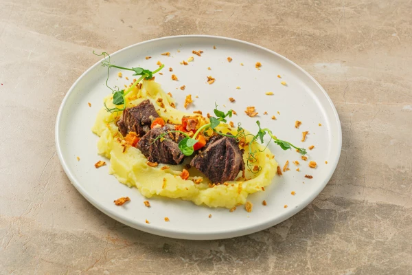 Говяжьи Щечки с картофельным пюре