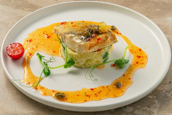 Глазированный Судак с мятым картофелем на кокосовом молоке