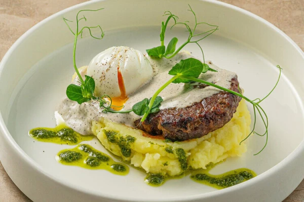 Бифштекс с Яйцом Пашот