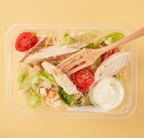 салат Цезарь с курицей