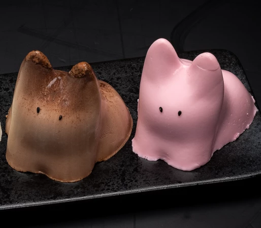 Танцующий котик клубника