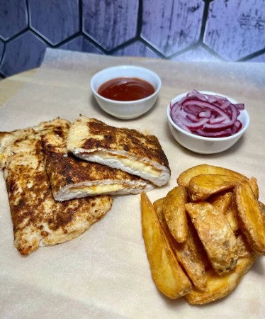 Куриные котлеты с сыром и томатами