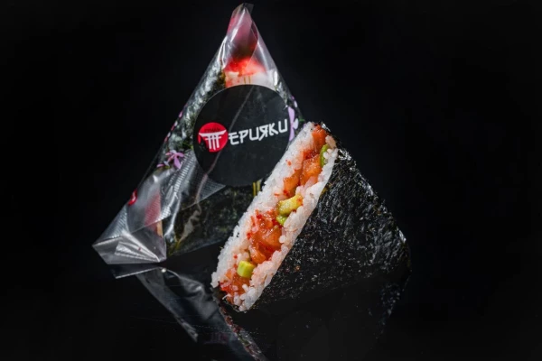 ОНИГИРИ С ЛОСОСЕМ