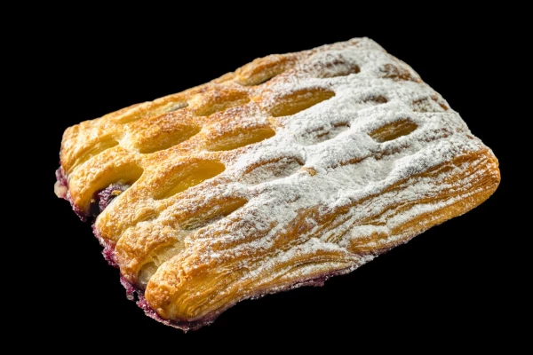 Слойка с черникой