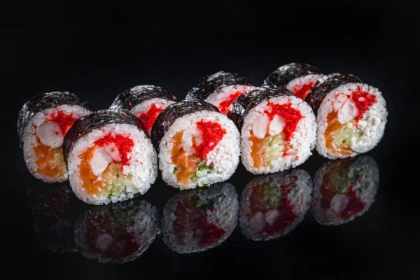 ФУТО МАКИ С ЛОСОСЕМ