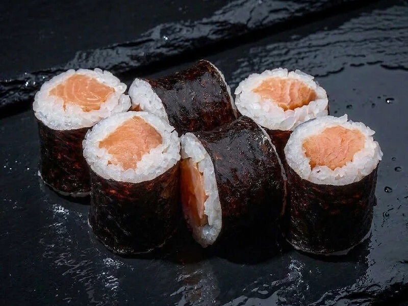 МАКИ РОЛЛ С КОПЧЕНЫМ ЛОСОСЕМ