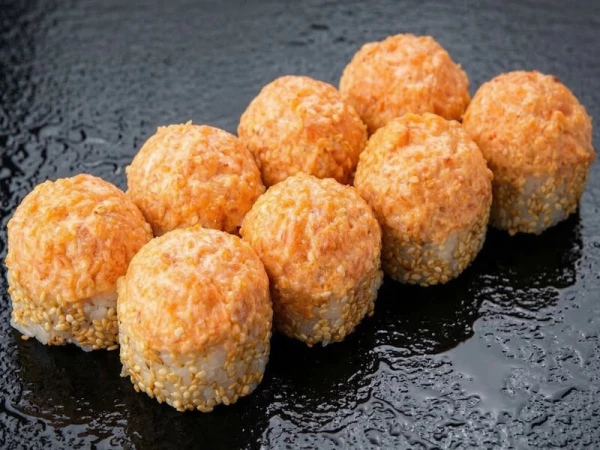 ОСТРЫЙ РОЛЛ С ЛОСОСЕМ LUX